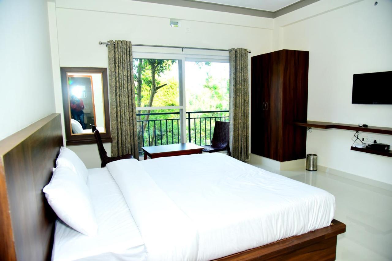 Grand Misty Heaven Villa Madikeri Bagian luar foto